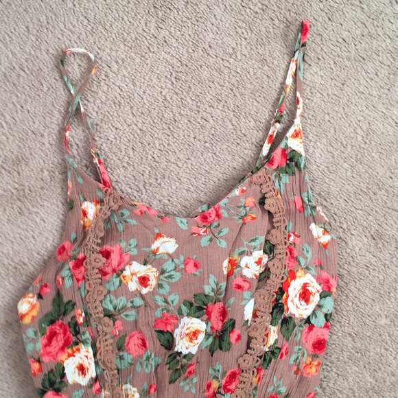 🦋Host pick!🦋 Romper -flower print - Picture 2 of 4